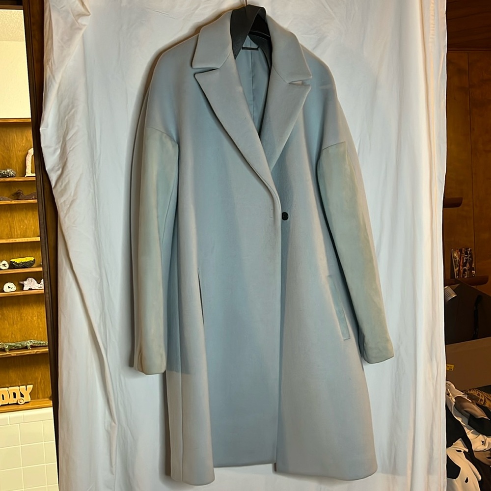 Elie tahari baby blue winter coat with suede detailing